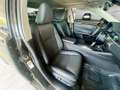Used 2018 Lexus ES 350 w/ Navigation System Package image 30