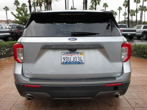 Certified 2022 Ford Explorer XLT w/ Equipment Group 202A image 3