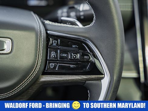 Used 2023 Jeep Grand Cherokee Overland image 32