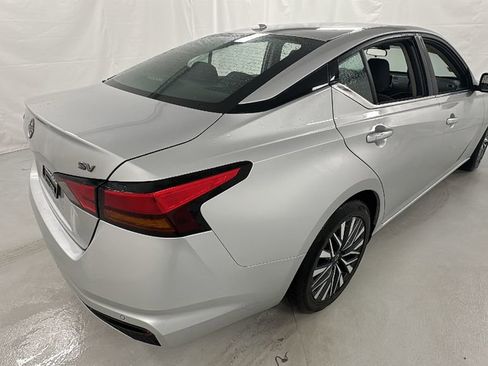 Used 2024 Nissan Altima 2.5 SV image 3