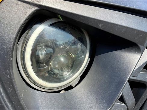 Used 2021 Jeep Wrangler Unlimited Freedom Edition image 29