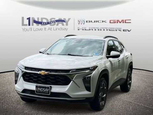 Certified 2025 Chevrolet Trax LT FWD image 6