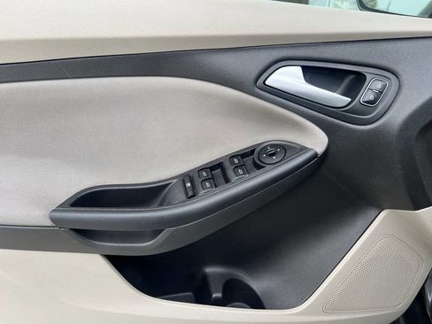 Used 2015 Ford Focus SE FWD image 21