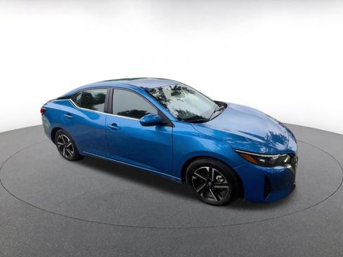 Used 2025 Nissan Sentra SV FWD image 3