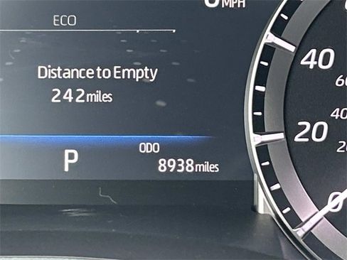 Used 2023 Toyota Highlander LE image 30