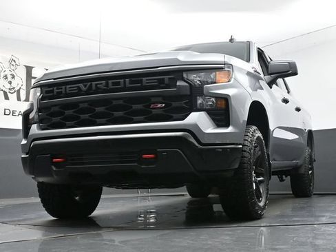 Used 2025 Chevrolet Silverado 1500 Custom Trail Boss AWD/4WD image 4