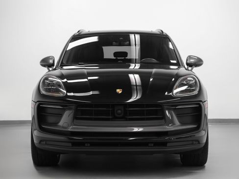 Certified 2023 Porsche Macan Turbo AWD/4WD image 8