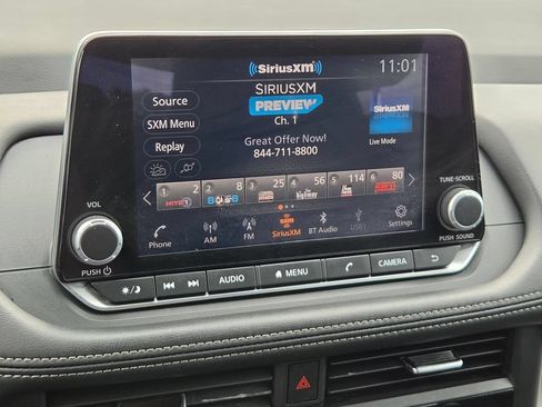 Used 2025 Nissan Rogue SV FWD image 38