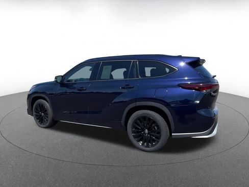 Used 2025 Toyota Highlander XSE AWD/4WD image 10