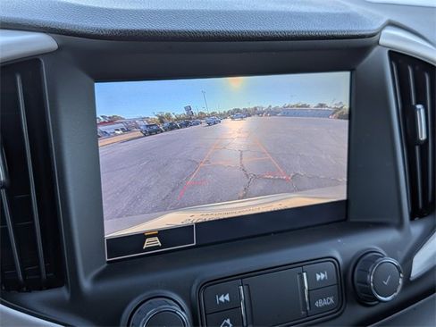 Used 2023 GMC Terrain SLT image 18
