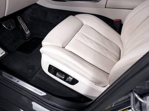 Used 2024 BMW X7 M60i w/ Executive Package image 22