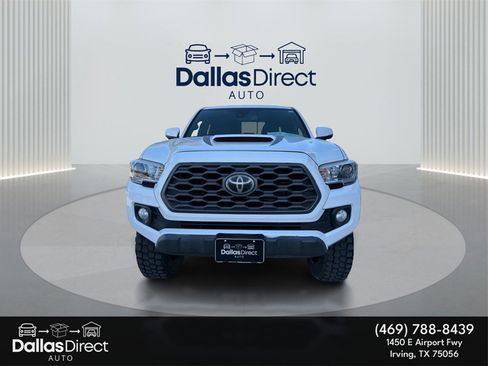 Used 2020 Toyota Tacoma TRD Sport w/ Technology Package image 3
