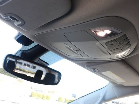 Used 2022 Chrysler Pacifica Touring-L image 24