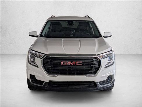 Used 2023 GMC Terrain SLE w/ Driver Convenience Package FWD image 2