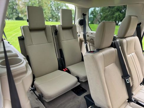Used 2016 Land Rover LR4 HSE Silver Edition AWD/4WD image 39
