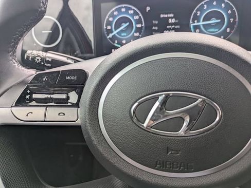 Used 2022 Hyundai Elantra Limited FWD image 4