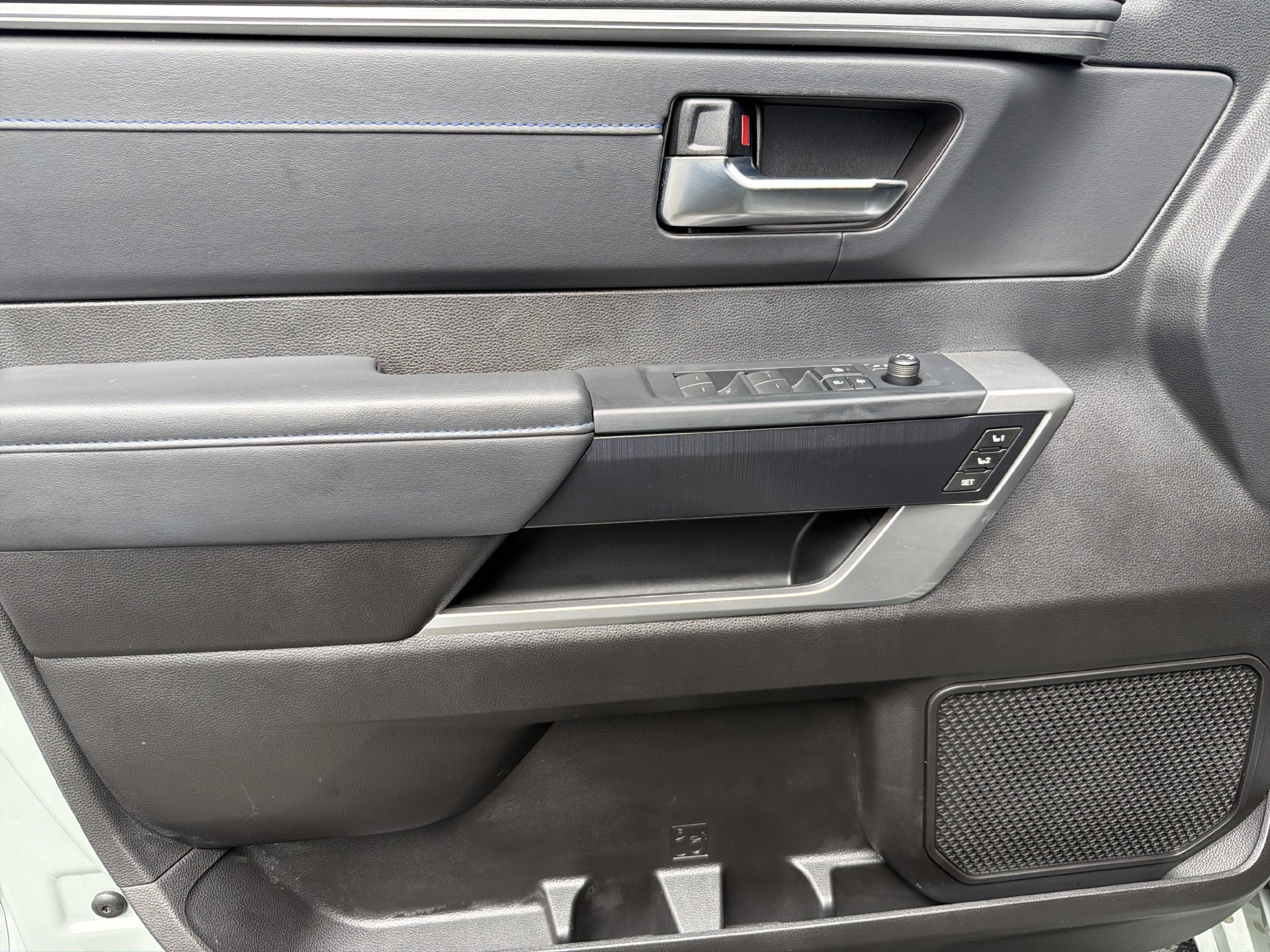 Used 2025 Toyota Tundra Platinum AWD/4WD image 24