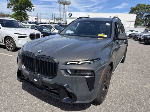 Used 2024 BMW X7 xDrive40i w/ M Sport Package AWD/4WD image 3