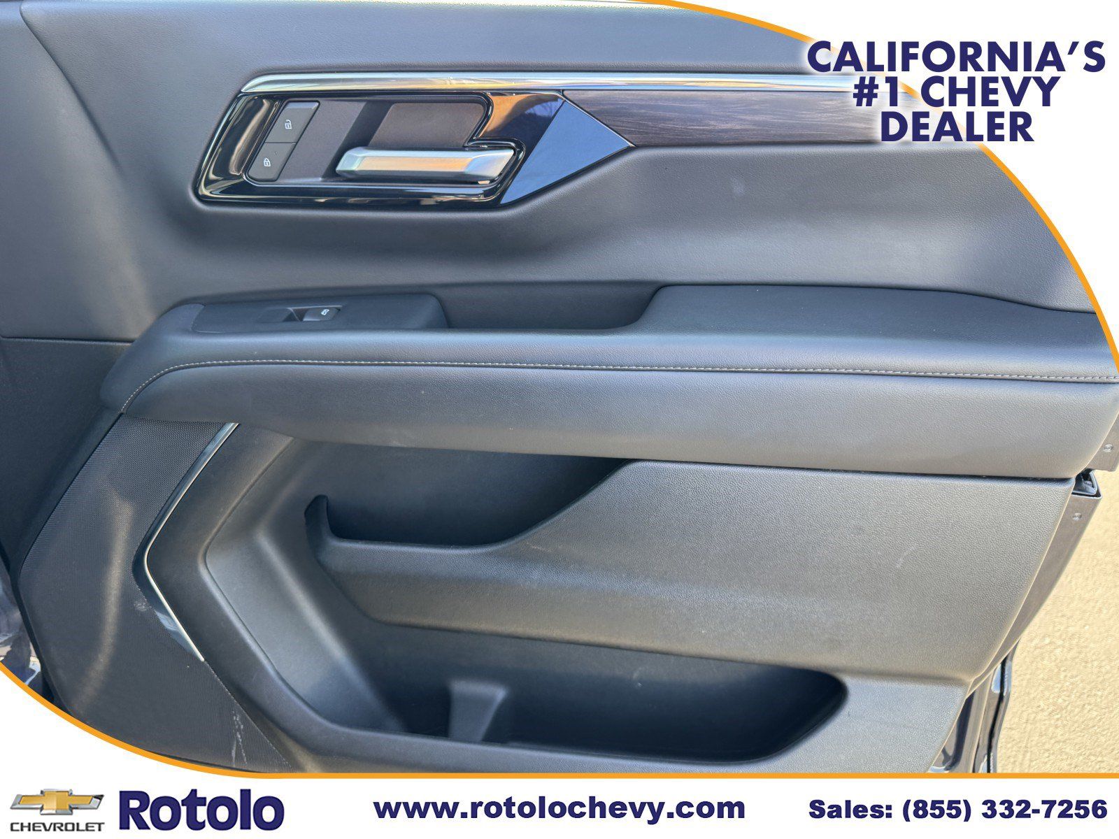 Used 2025 Chevrolet Suburban LT RWD image 9
