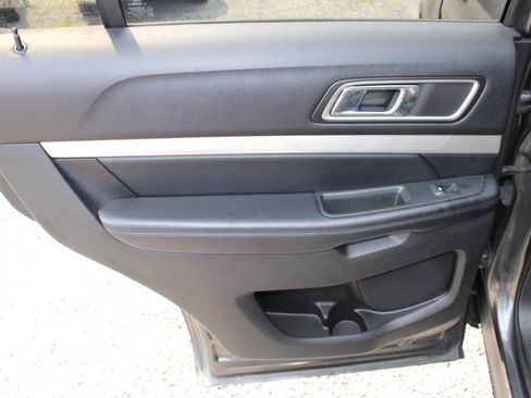 Used 2016 Ford Explorer XLT w/ Equipment Group 202A AWD/4WD image 24