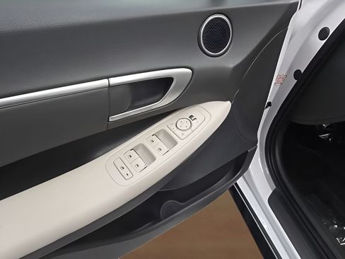 Certified 2025 Hyundai Sonata SEL FWD image 6