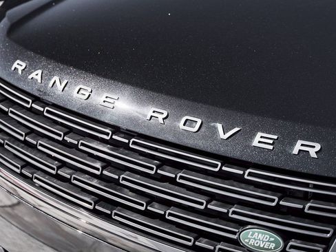 Used 2025 Land Rover Range Rover Long Wheelbase SE image 8