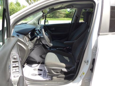 Used 2020 Chevrolet Trax LS w/ Tint and Cruise Package FWD image 21