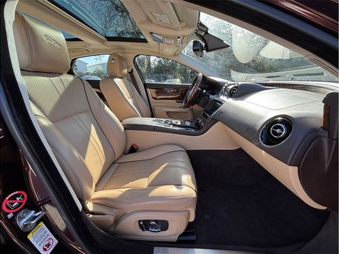 Used 2016 Jaguar XJ R-Sport image 46