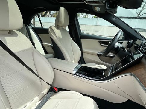 Used 2025 Mercedes-Benz C 300 4MATIC Sedan image 35