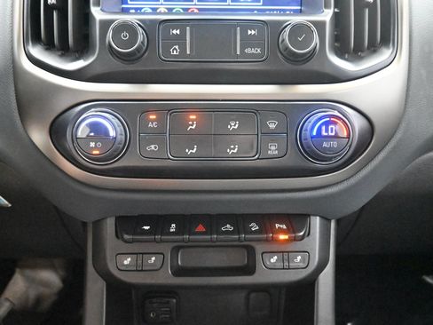 Used 2022 Chevrolet Colorado Z71 AWD/4WD image 16