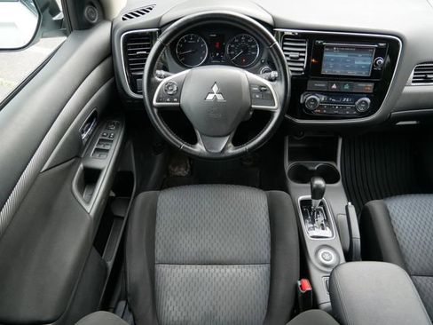 Used 2014 Mitsubishi Outlander SE AWD/4WD image 12