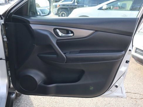 Used 2016 Nissan Rogue S FWD image 14