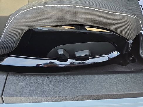 Used 2023 Chevrolet Corvette Stingray Coupe w/ Z51 Performance Package image 32