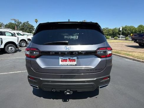 Used 2025 Honda Pilot Black Edition image 5