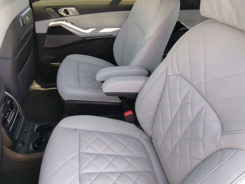 New 2025 BMW X7 xDrive40i w/ M Sport Package image 17