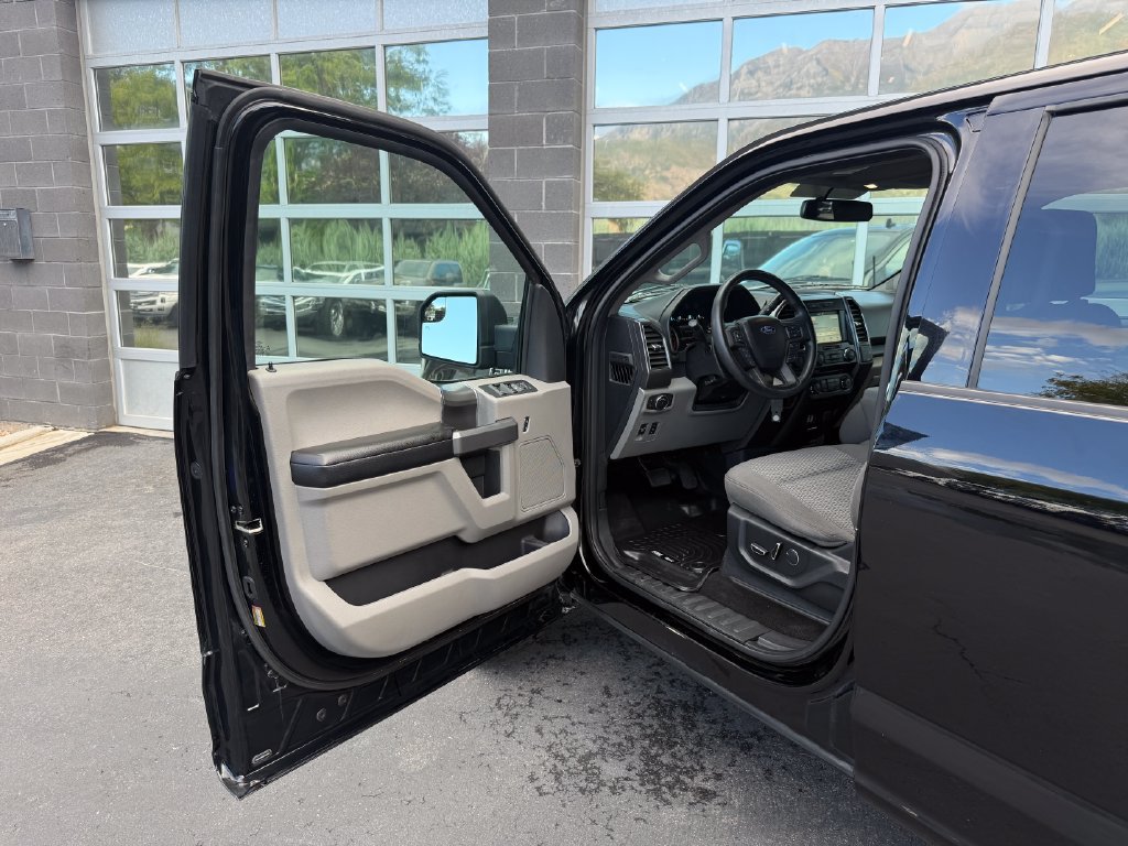 Used 2018 Ford F150 XLT w/ Equipment Group 302A Luxury AWD/4WD image 17