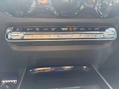 Used 2022 Mercedes-Benz GLB 250 image 19