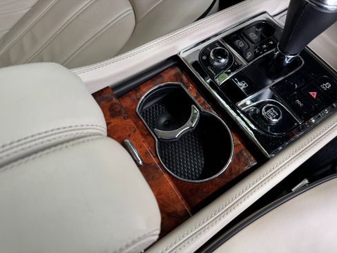 Used 2013 Bentley Mulsanne w/ Rear Entertainment Pkg image 34