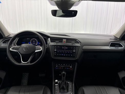 Used 2023 Volkswagen Tiguan SE AWD/4WD image 10