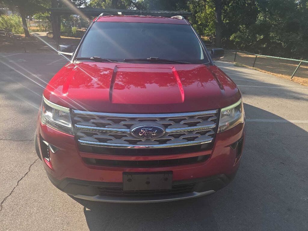 Used 2018 Ford Explorer XLT w/ Equipment Group 202A FWD image 11