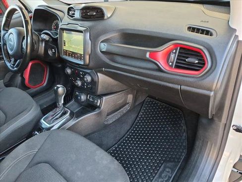 Used 2022 Jeep Renegade Latitude w/ Convenience Group AWD/4WD image 21