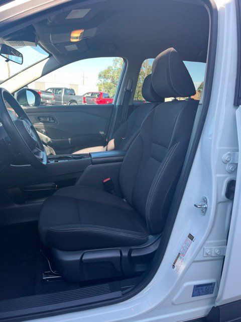 Used 2023 Nissan Rogue S AWD/4WD image 28