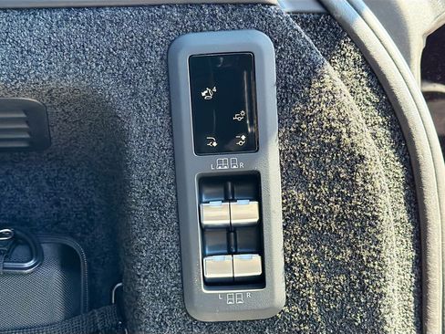 New 2026 Land Rover Range Rover Long Wheelbase SE image 12