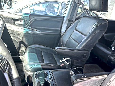 Used 2015 Toyota Sienna SE Premium FWD image 5