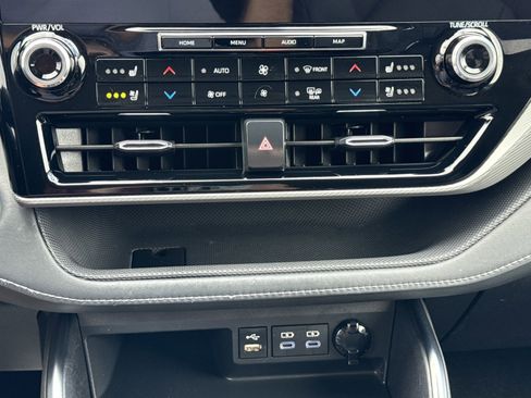 Used 2022 Toyota Highlander Platinum image 31