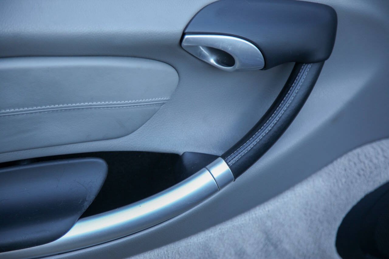 Used 2000 Porsche Boxster S RWD image 40