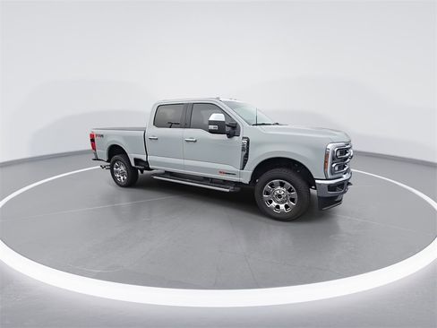 Used 2025 Ford F250 Lariat w/ Chrome Package image 2