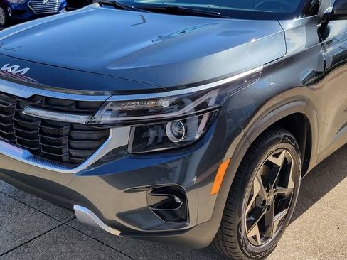 Used 2024 Kia Seltos EX image 11