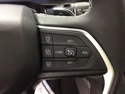 Used 2024 Jeep Grand Cherokee L Laredo image 23