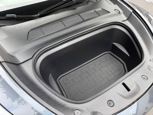 Used 2022 Tesla Model Y Long Range image 31